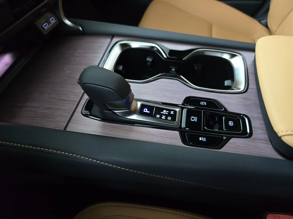 New 2026 Eminent White Pearl Lexus PREMIUM PLUS image 23