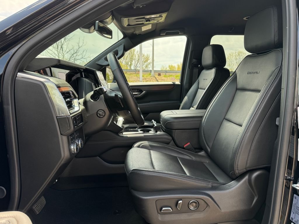 2025 GMC Yukon XL Denali - Photo 27
