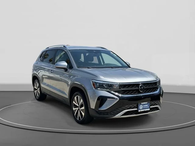 2023 Volkswagen Taos 1.5T SE's photo