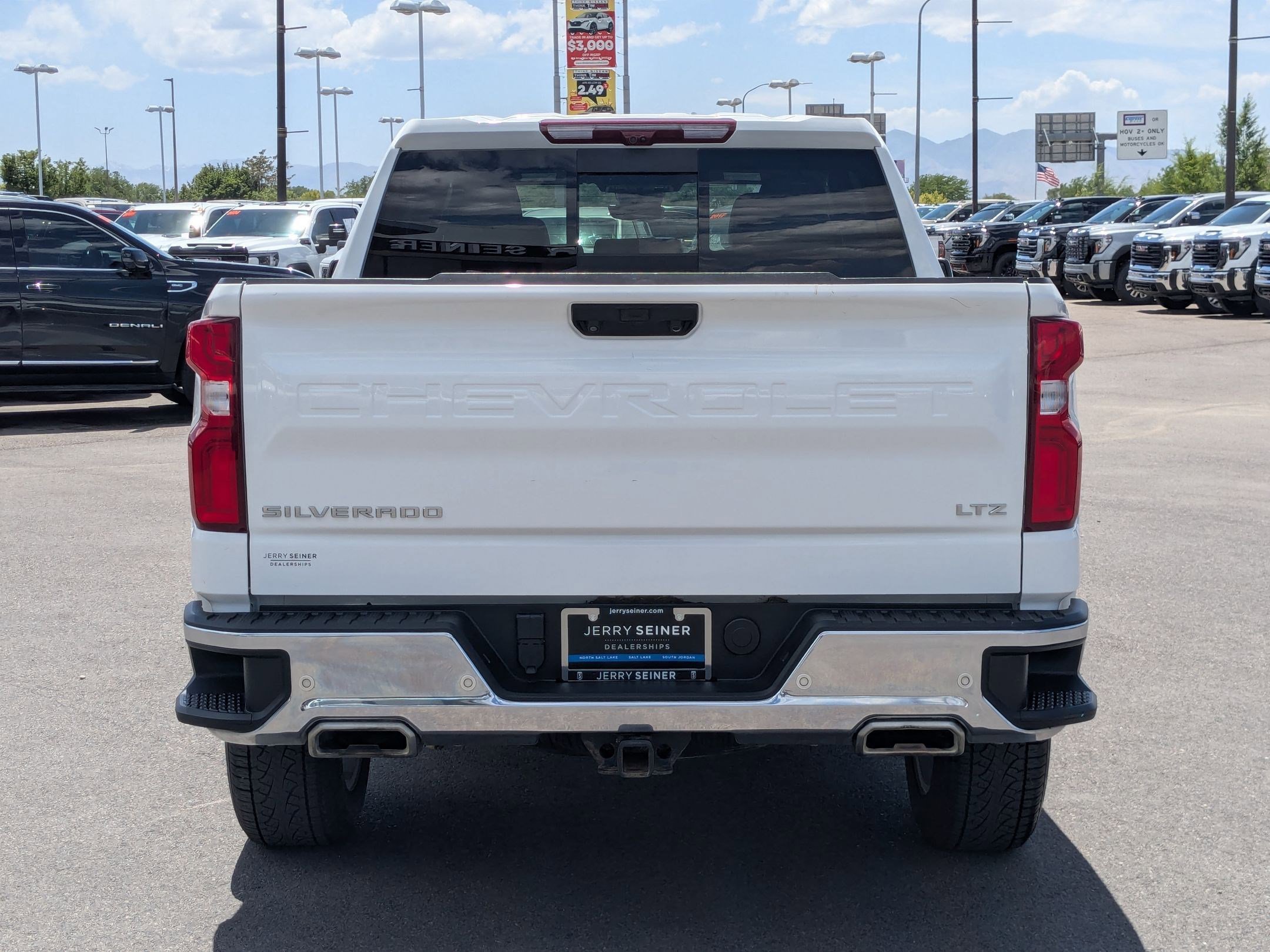 Used 2022 Summit White Chevrolet LTZ image 4