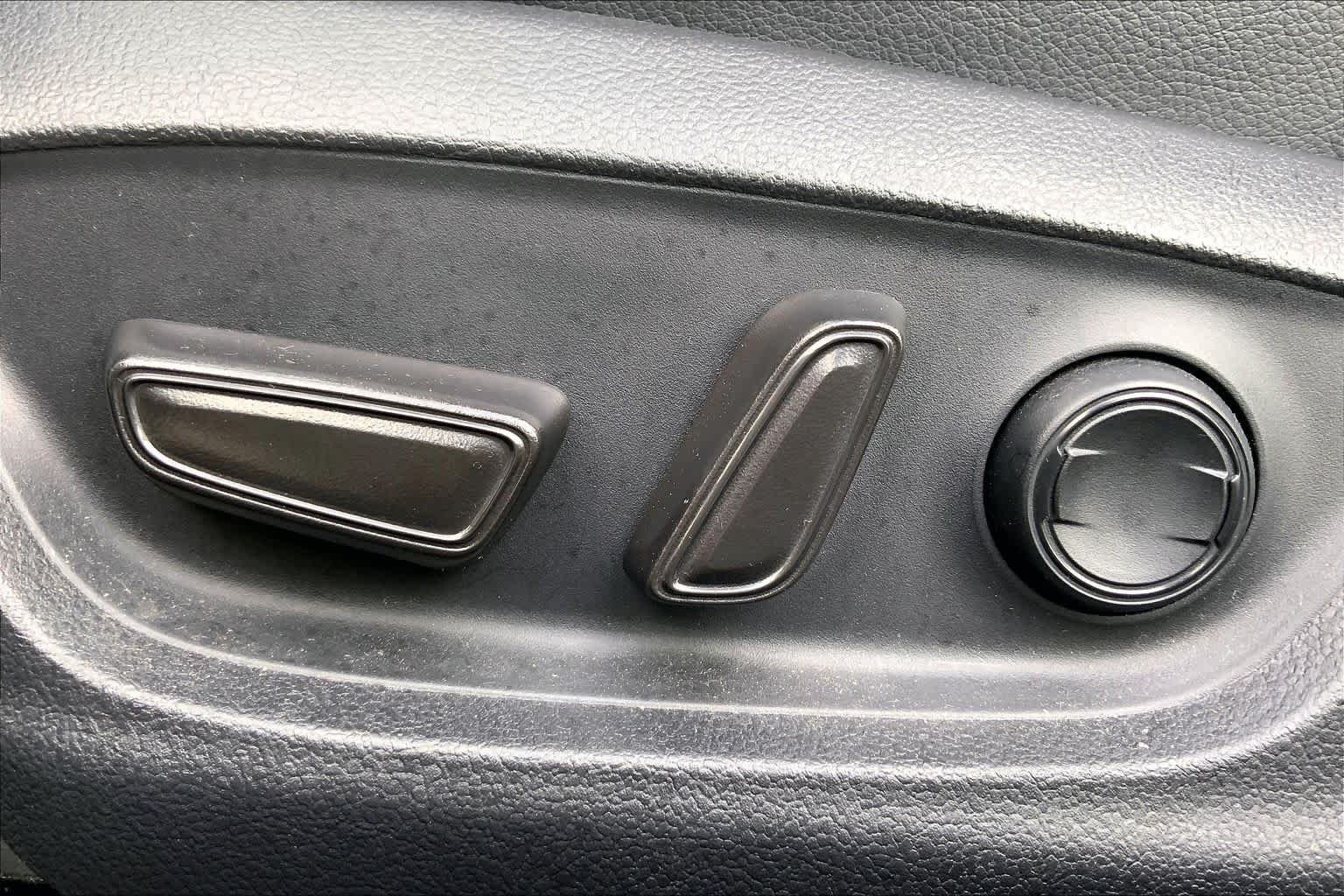 Used 2019 Celestial Silver/Midnight Black Metallic Toyota XSE image 34