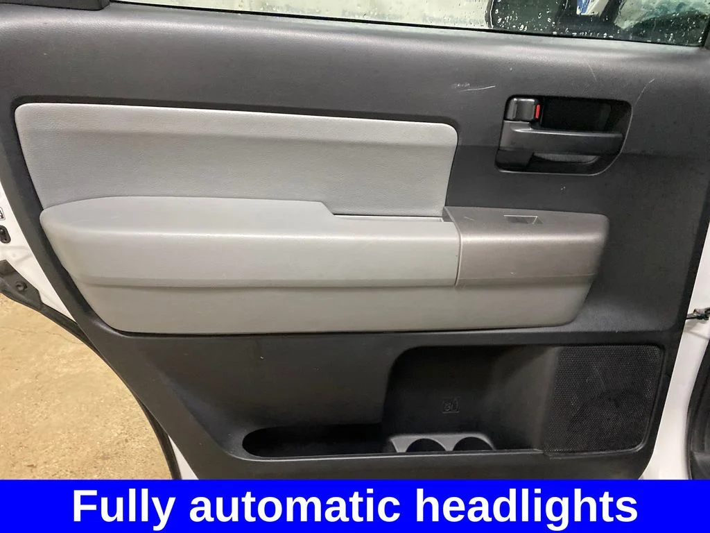 Used 2015 White Toyota SR5 image 14