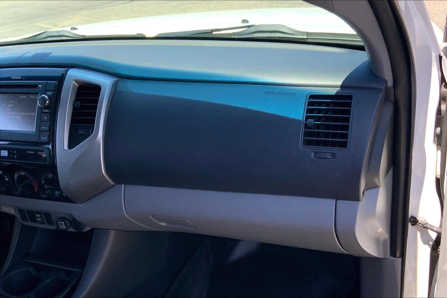 Used 2013 Super White Toyota  image 18