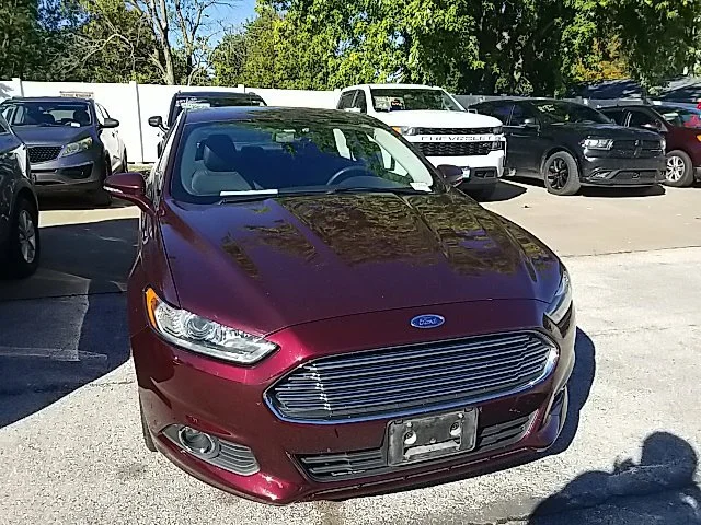 Used 2013 Red Ford SE image 6