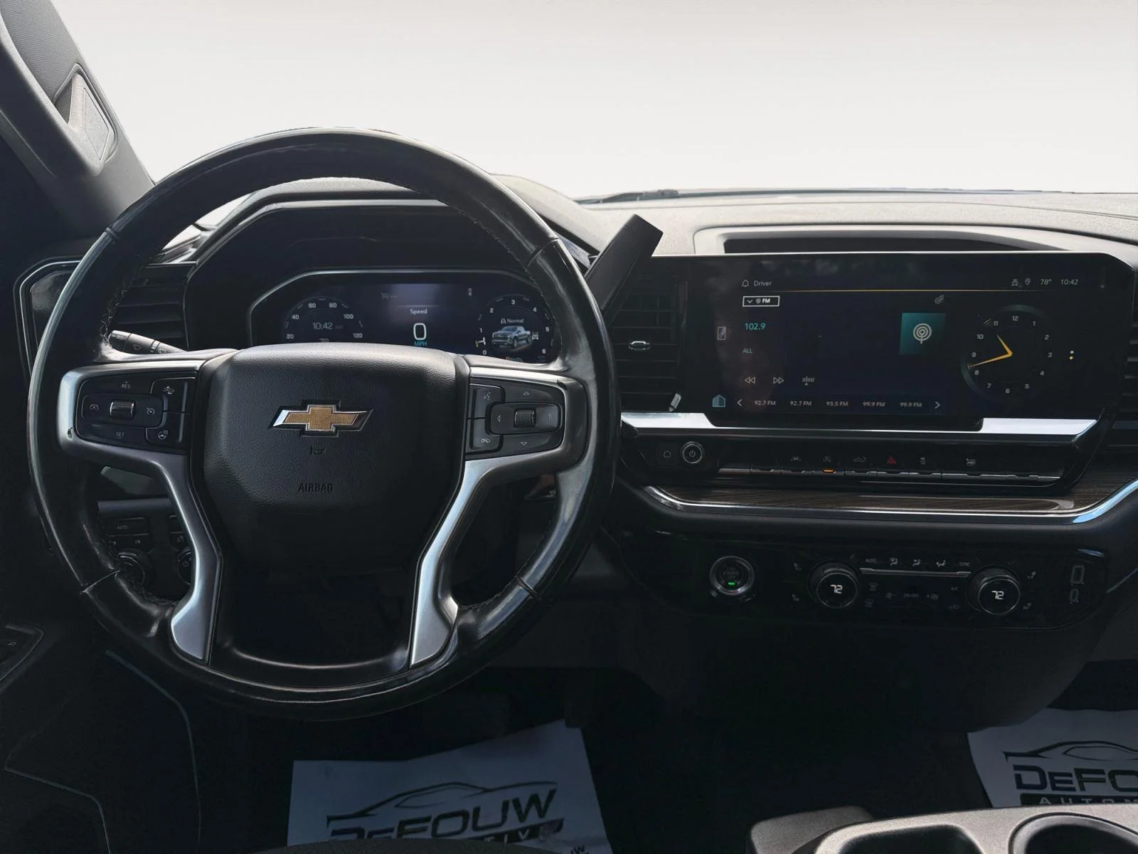 Used 2024 Summit White Chevrolet LT image 13