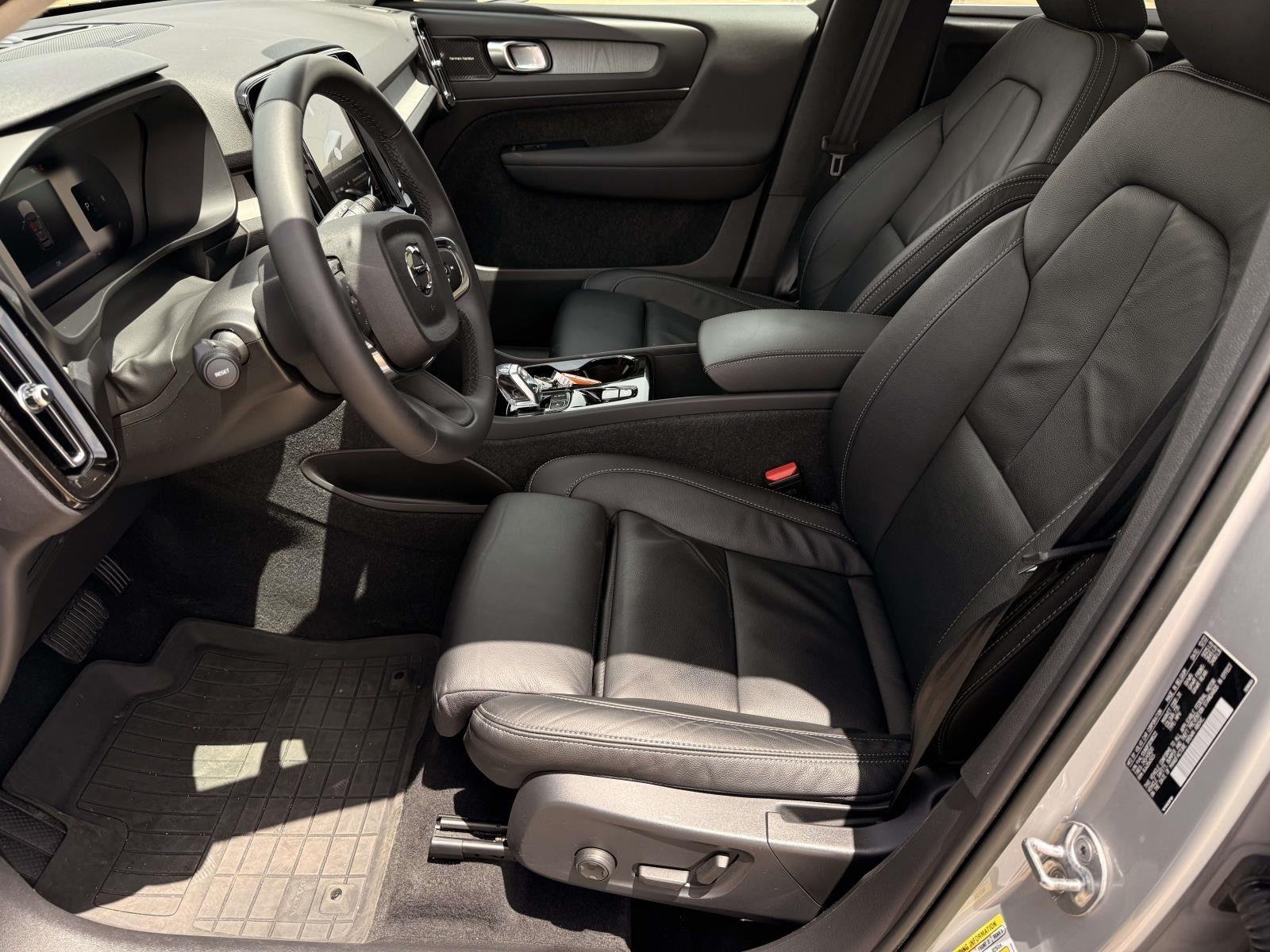 Used 2023 Silver Dawn Metallic Volvo Plus image 27