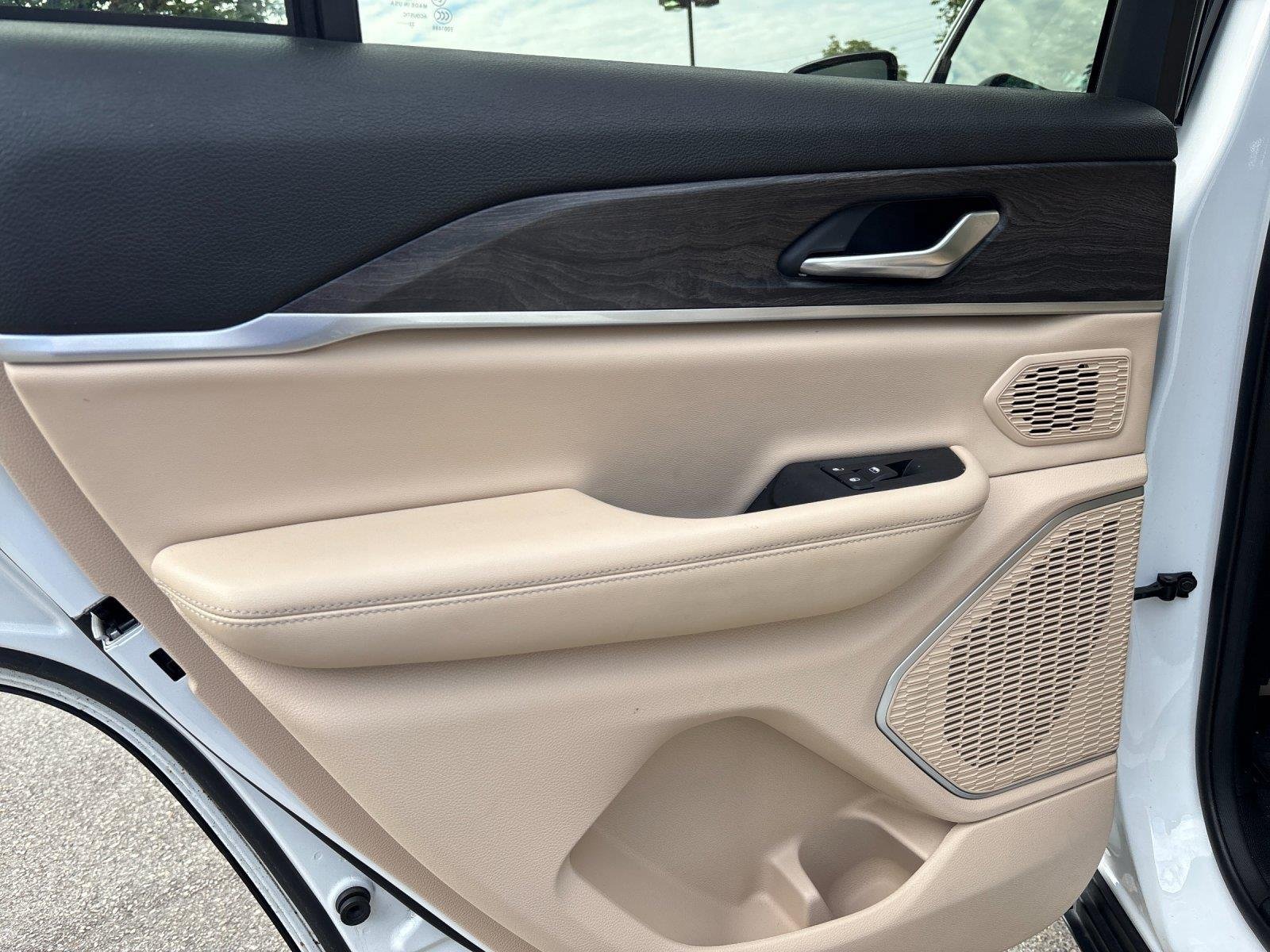 Used 2023 Bright White Clearcoat Jeep Limited image 31
