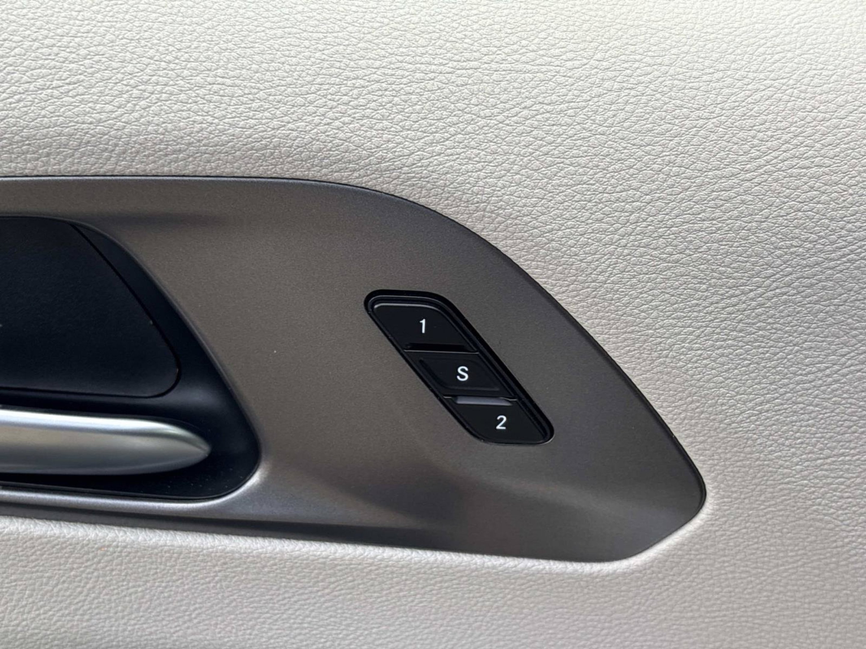 2024 Chrysler Pacifica Touring L - Photo 21