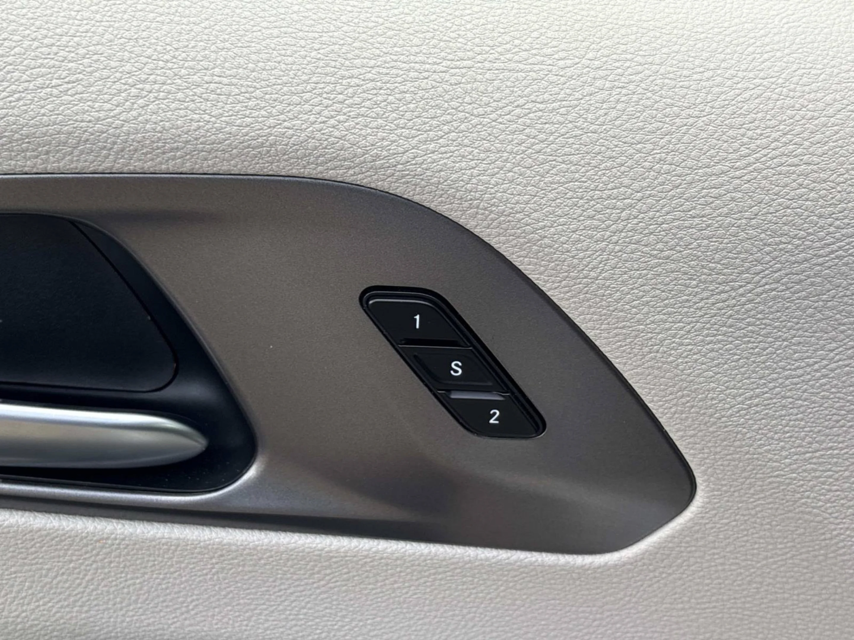 Used 2024 Silver Mist Clearcoat Chrysler Touring L image 21