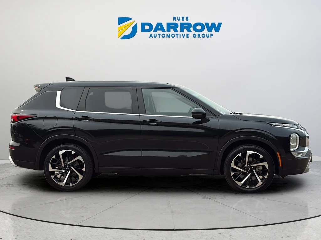 Used 2024 Black Mitsubishi SE image 6