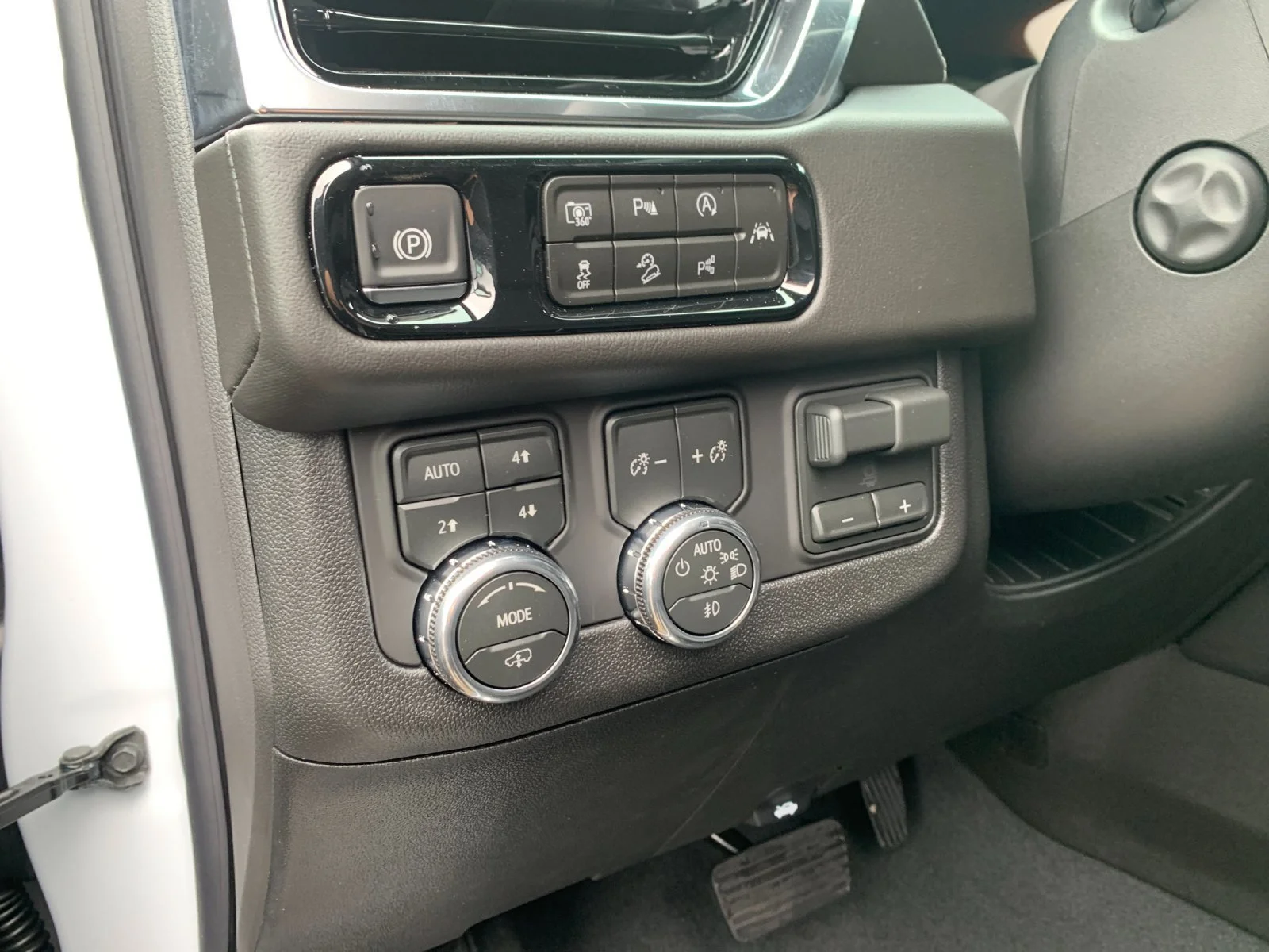 2026 GMC Yukon Denali - Photo 31