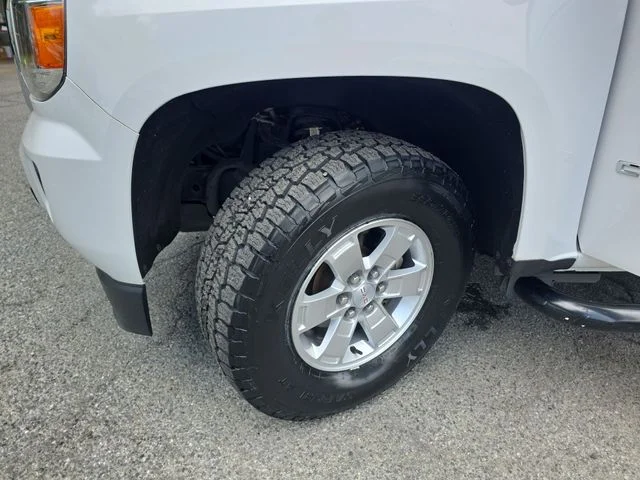 Used 2017 White GMC Base image 32