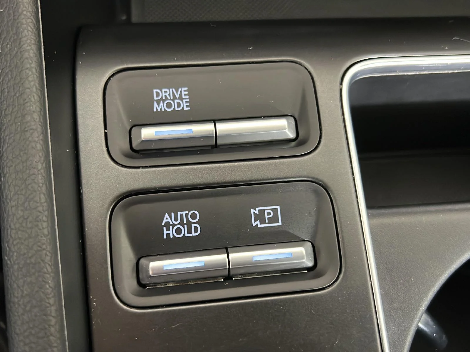 Used 2025  Hyundai  image 18
