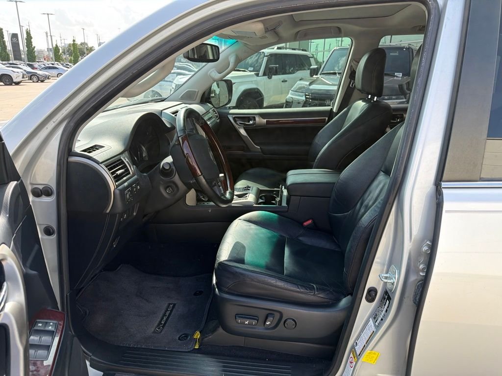 Used 2016 Silver Lexus 460 image 3