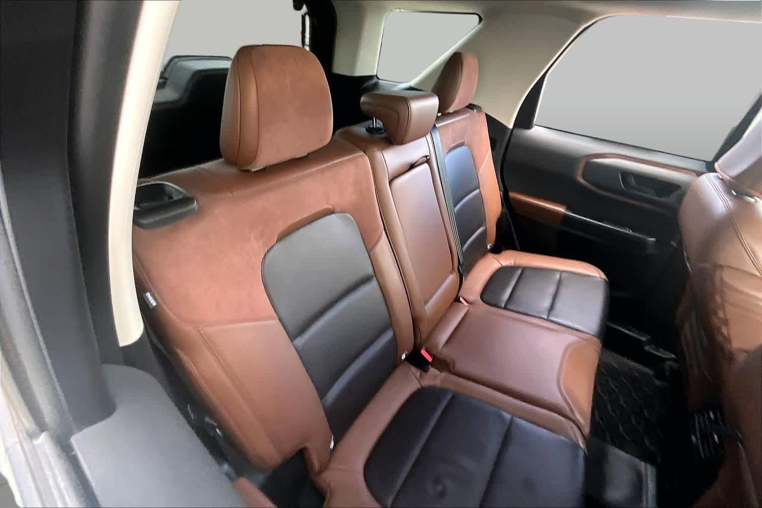 Used 2023 Cactus Gray Ford Badlands image 18