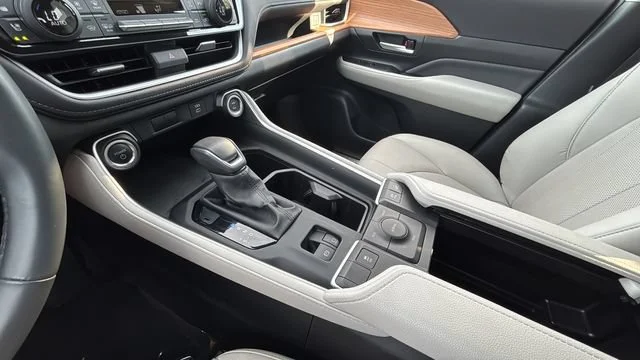 2024 Toyota Grand Highlander Limited - Photo 14