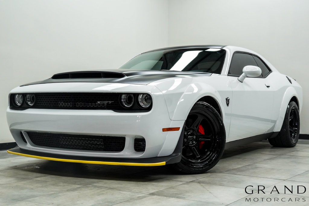 Used 2018 White Dodge SRT image 1