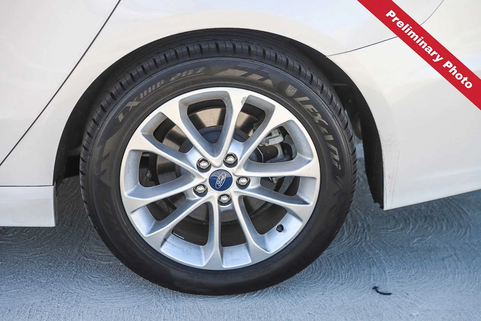 Used 2019 White Platinum Metallic Tri-Coat Ford SEL image 12