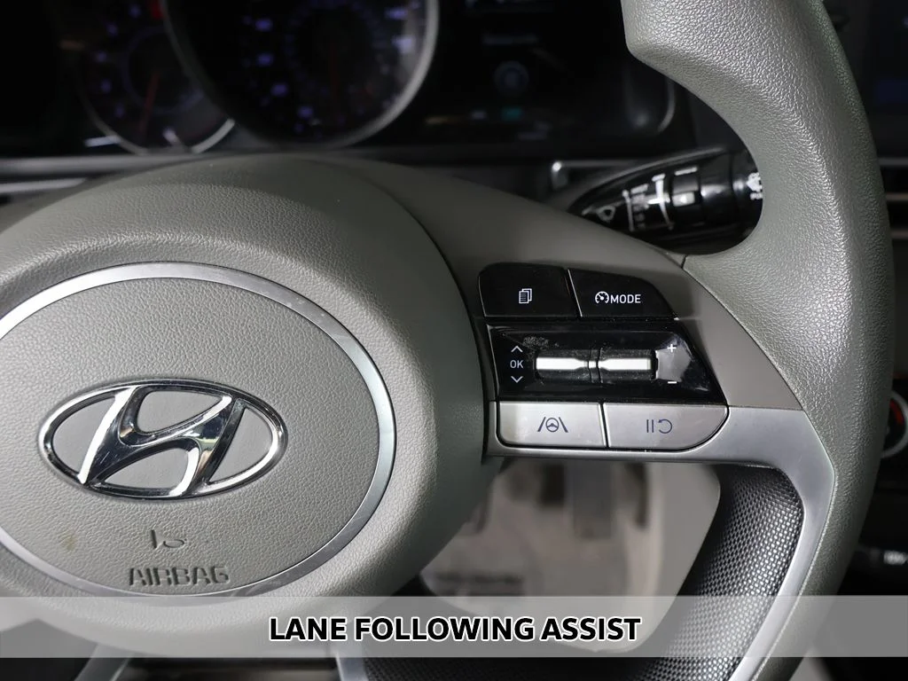 Used 2023 Red Hyundai SEL image 3