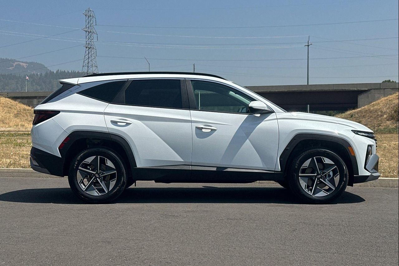New 2026 White Hyundai SEL AWD image 2
