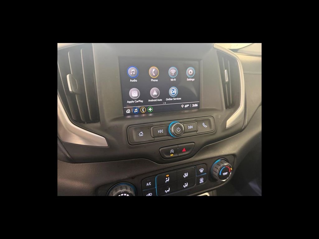 Used 2022 White GMC SLE image 22