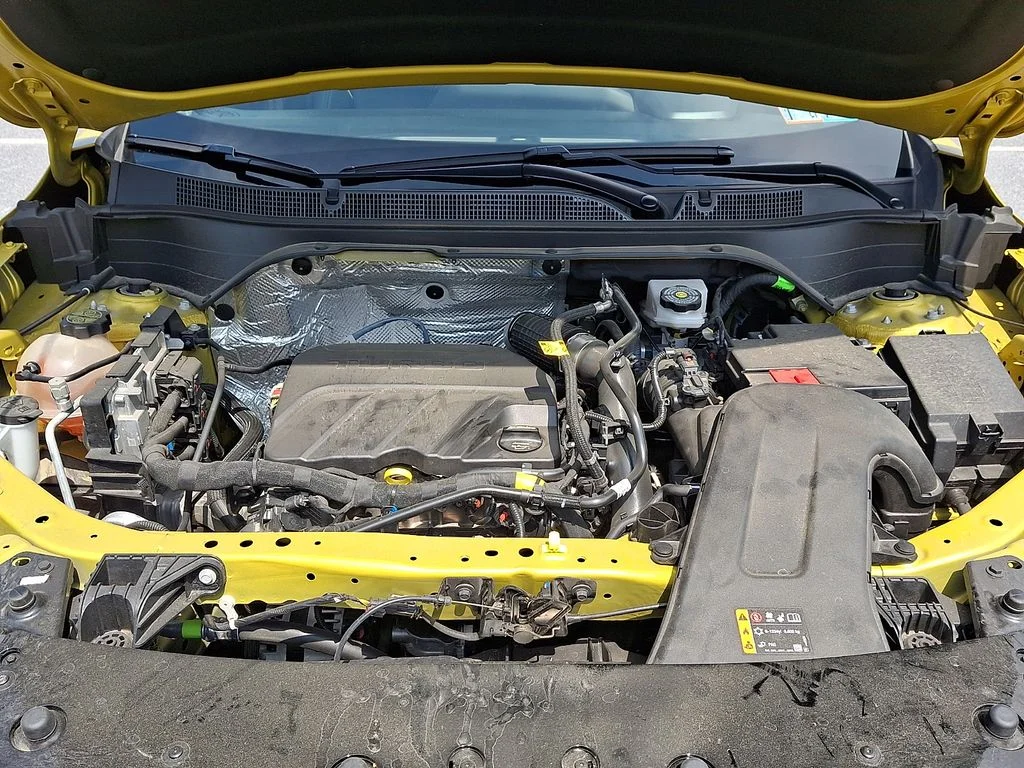 Used 2025 Yellow Chevrolet ACTIV image 27