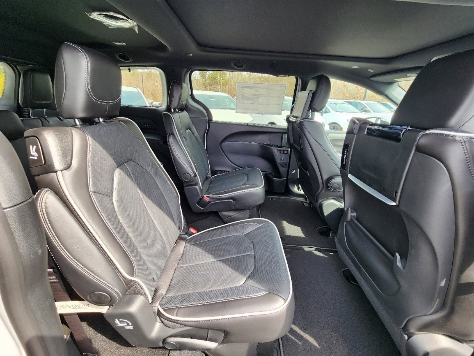 2024 Chrysler Pacifica Limited photo 4