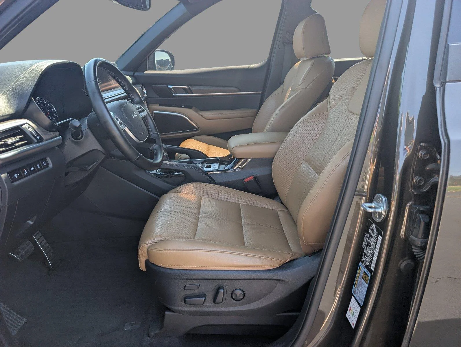 Used 2022 Dark Moss Kia SX image 13