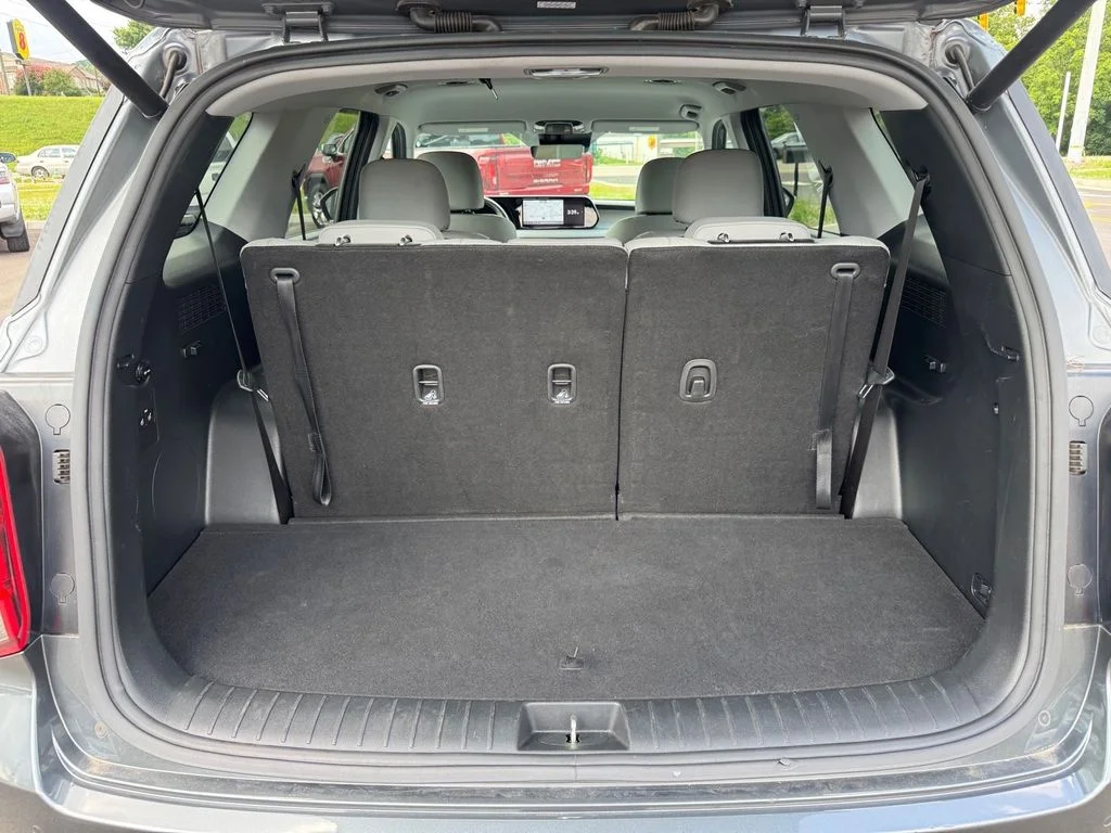 Used 2024 Gray Hyundai SEL image 21