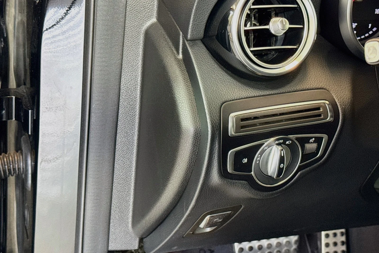 Used 2019 Black Mercedes-Benz GLC 300 image 10