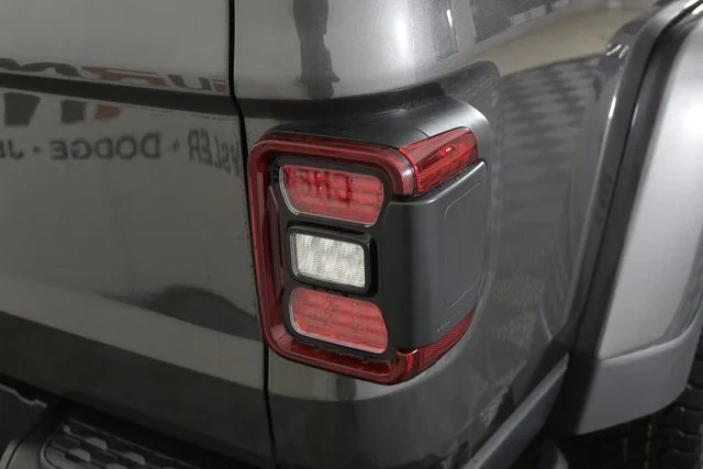 New 2026 Granite Crystal Metallic Clear-Coat Exterior Paint Jeep Mojave X image 34