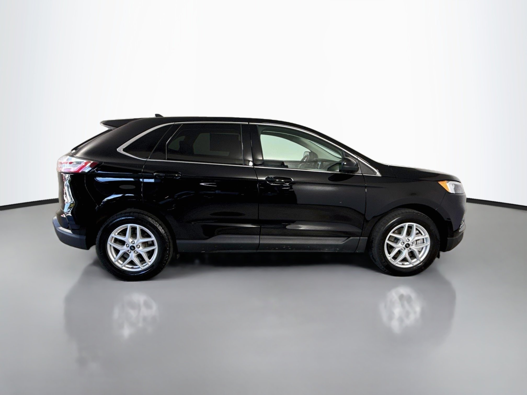 Used 2024 Agate Black Metallic Ford SEL image 8