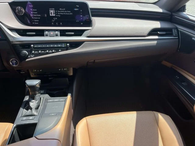 Certified Used 2020 MATADOR RED MICA Lexus 300h image 14