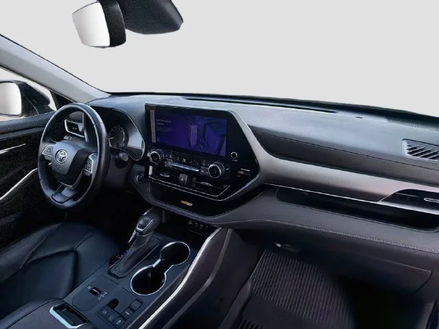 Certified Used 2023  Toyota XLE image 33