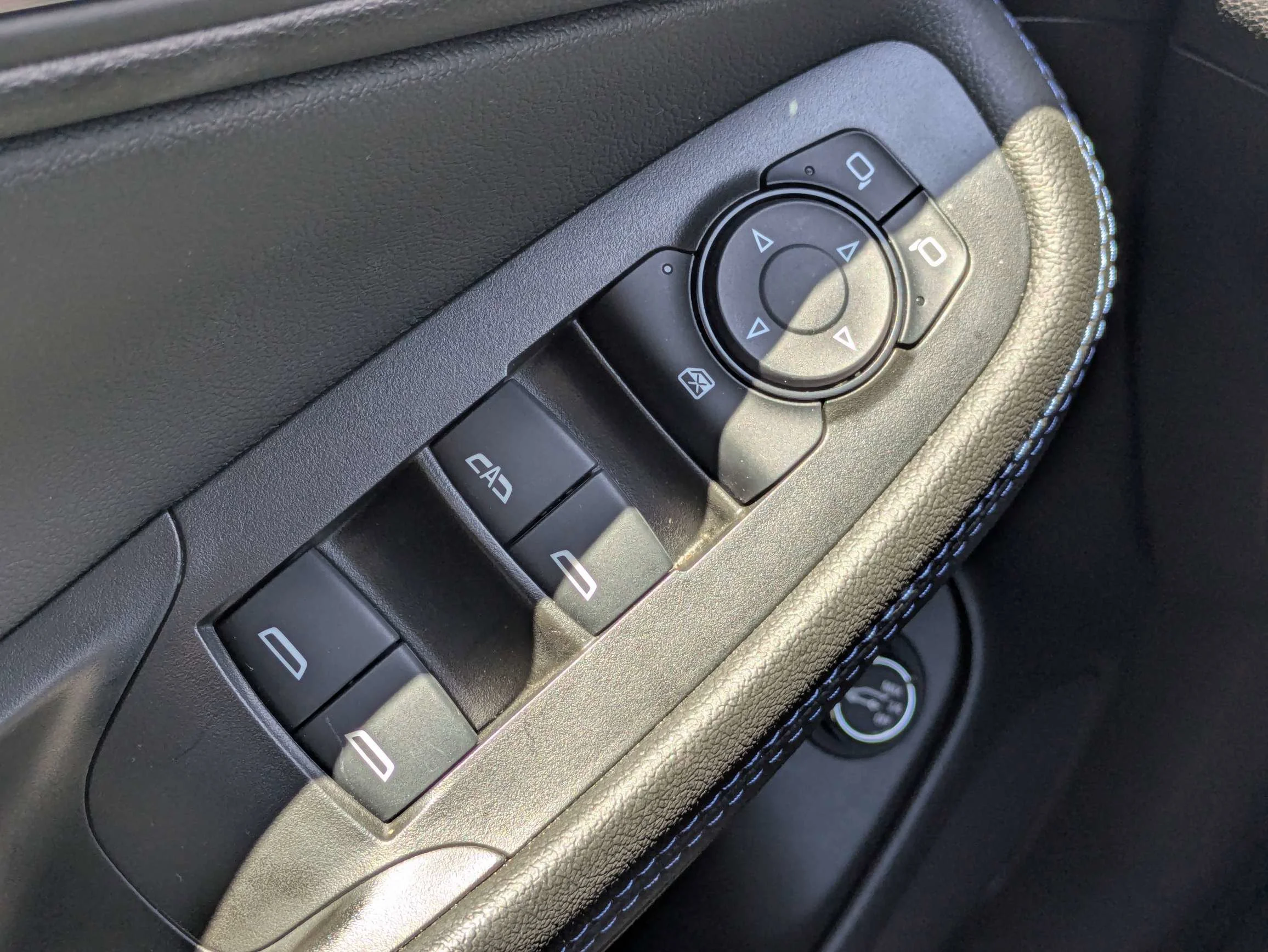 Used 2025 Summit White Buick Sport Touring image 25