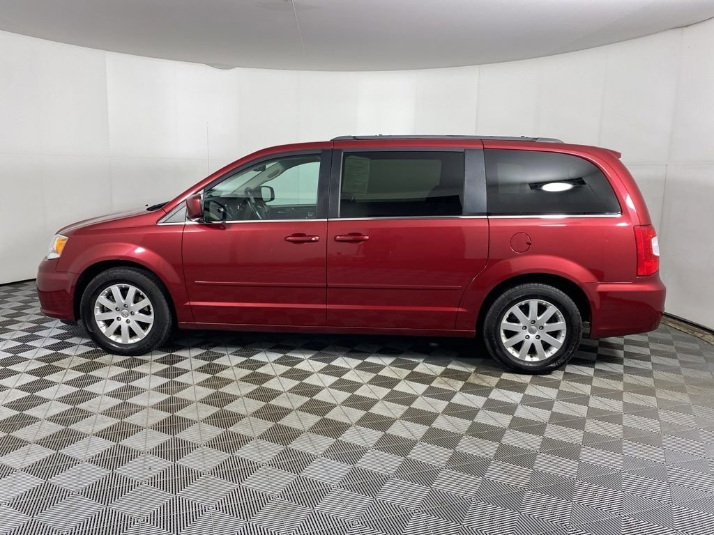 Used 2015 Red Chrysler LX image 11