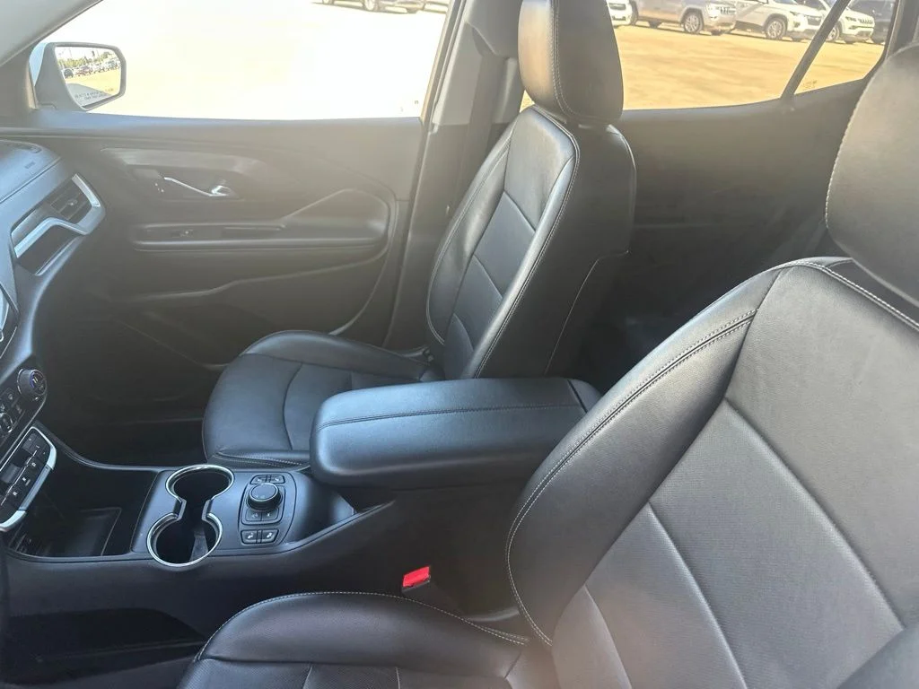 Used 2023 White GMC SLT image 2
