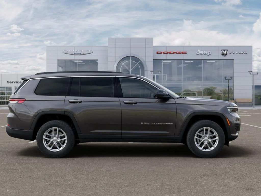 New 2025 Baltic Gray Metallic Clear-Coat Exterior Paint Jeep Laredo image 21