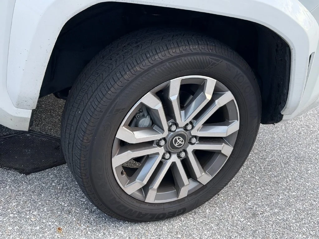 Used 2025 Wind Chill Pearl Toyota Limited image 9