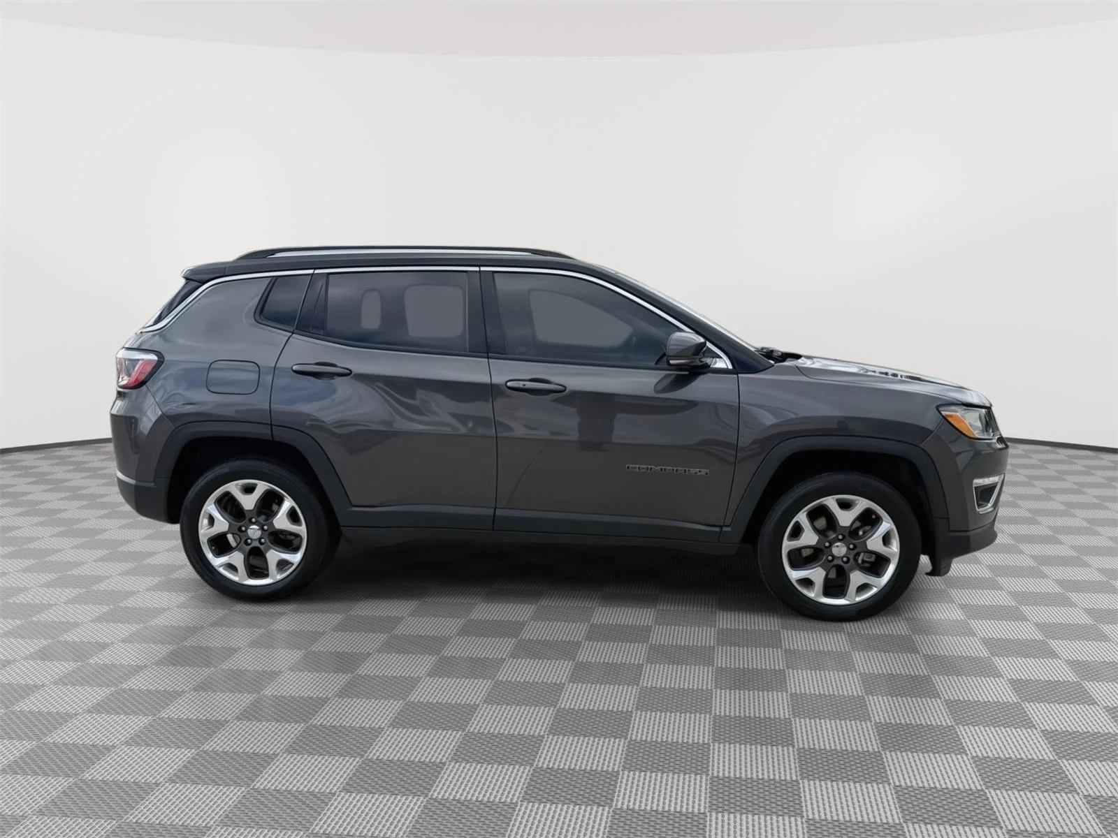 Used 2018 Granite Crystal Metallic Clearcoat Jeep Limited image 10
