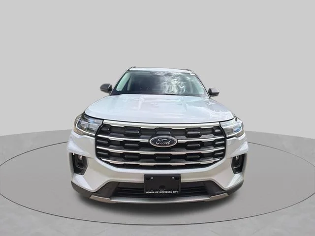Used 2025 White Metallic Ford Active image 9
