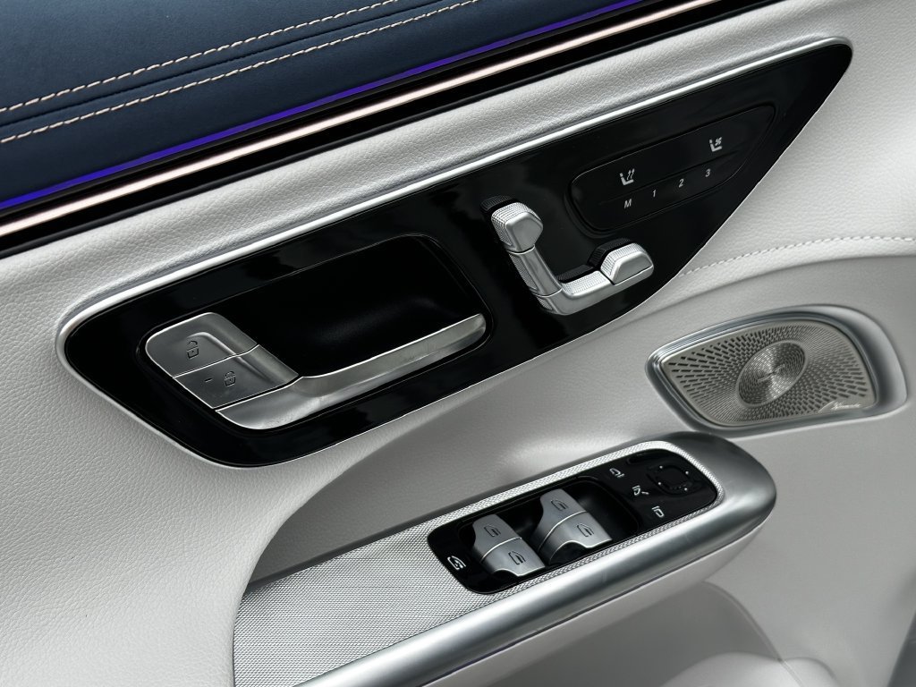 New 2027 MANUFAKTUR Alpine Grey Mercedes-Benz EQE 320+ image 48