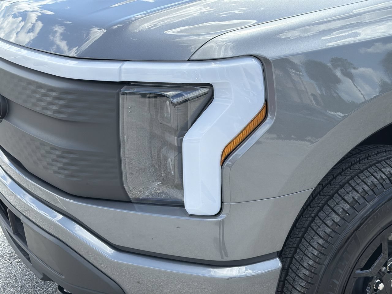Used 2025 Gray Metallic Ford XLT image 6