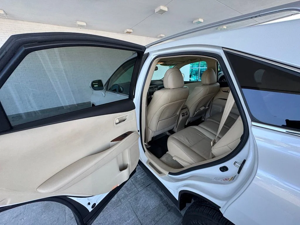 Used 2013 White Lexus 350 image 18