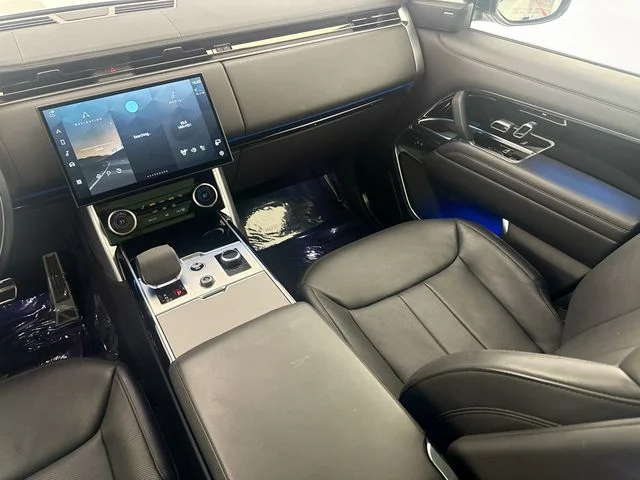 Used 2023 Silver Land Rover SE image 23
