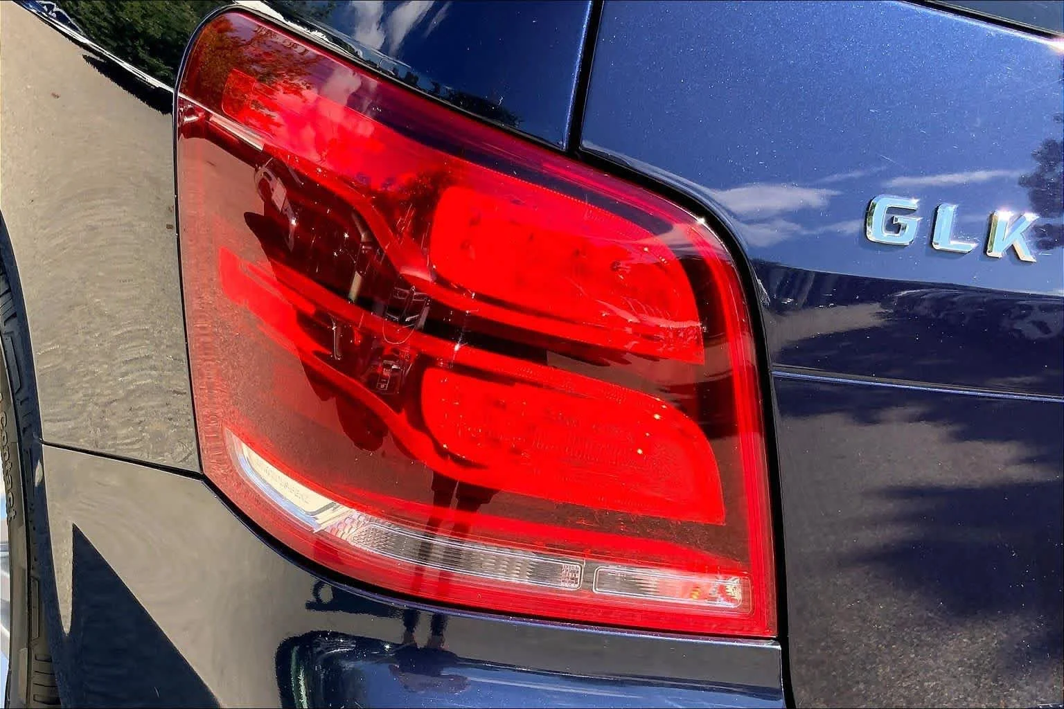 Used 2015 Lunar Blue Metallic Mercedes-Benz GLK 350 image 28
