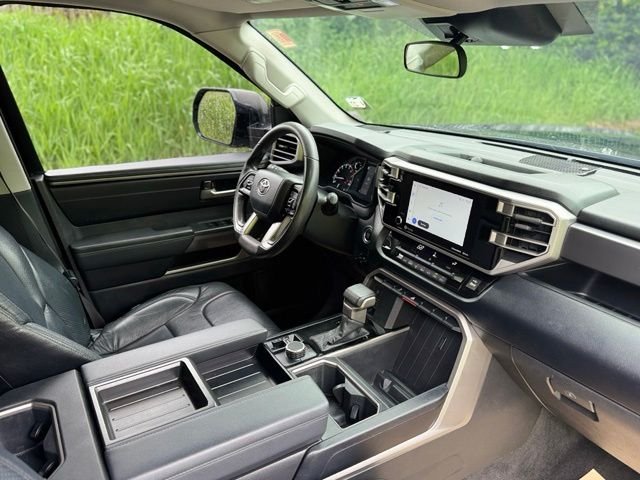 Used 2022 Midnight Black Metallic Toyota SR5 image 19