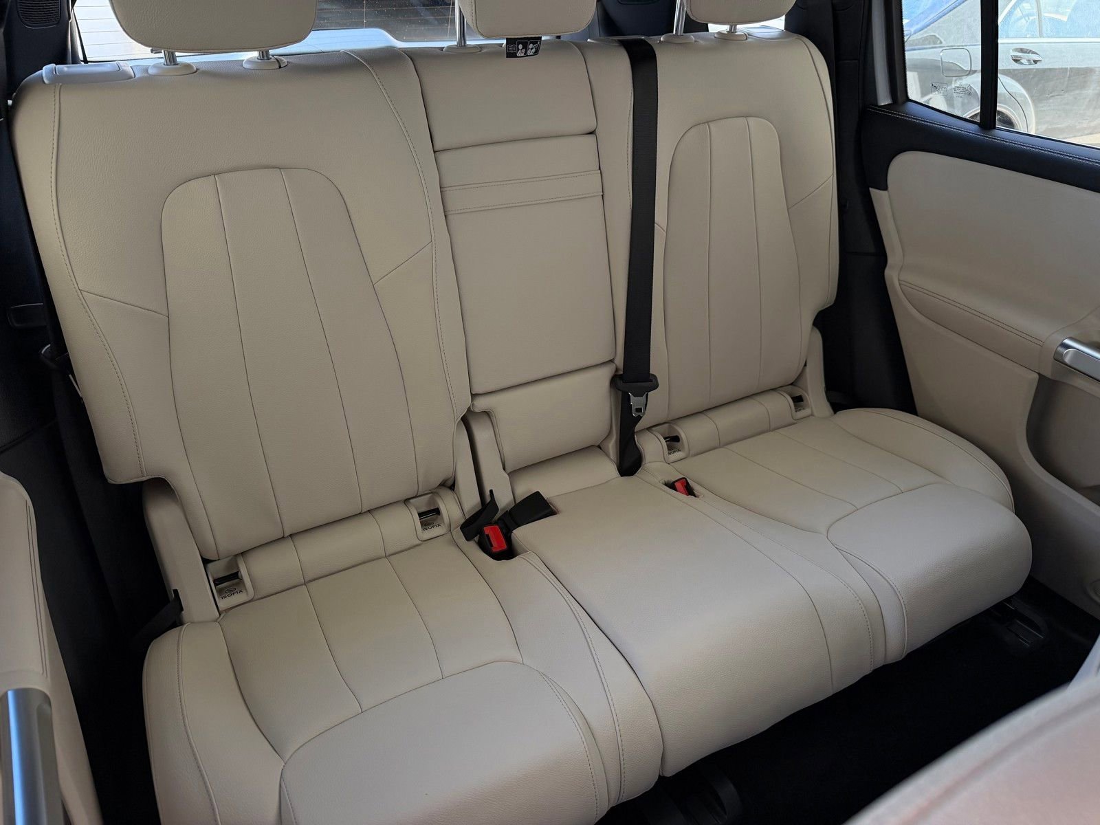 New 2026 Cirrus Silver Metallic Mercedes-Benz GLB 250 image 39