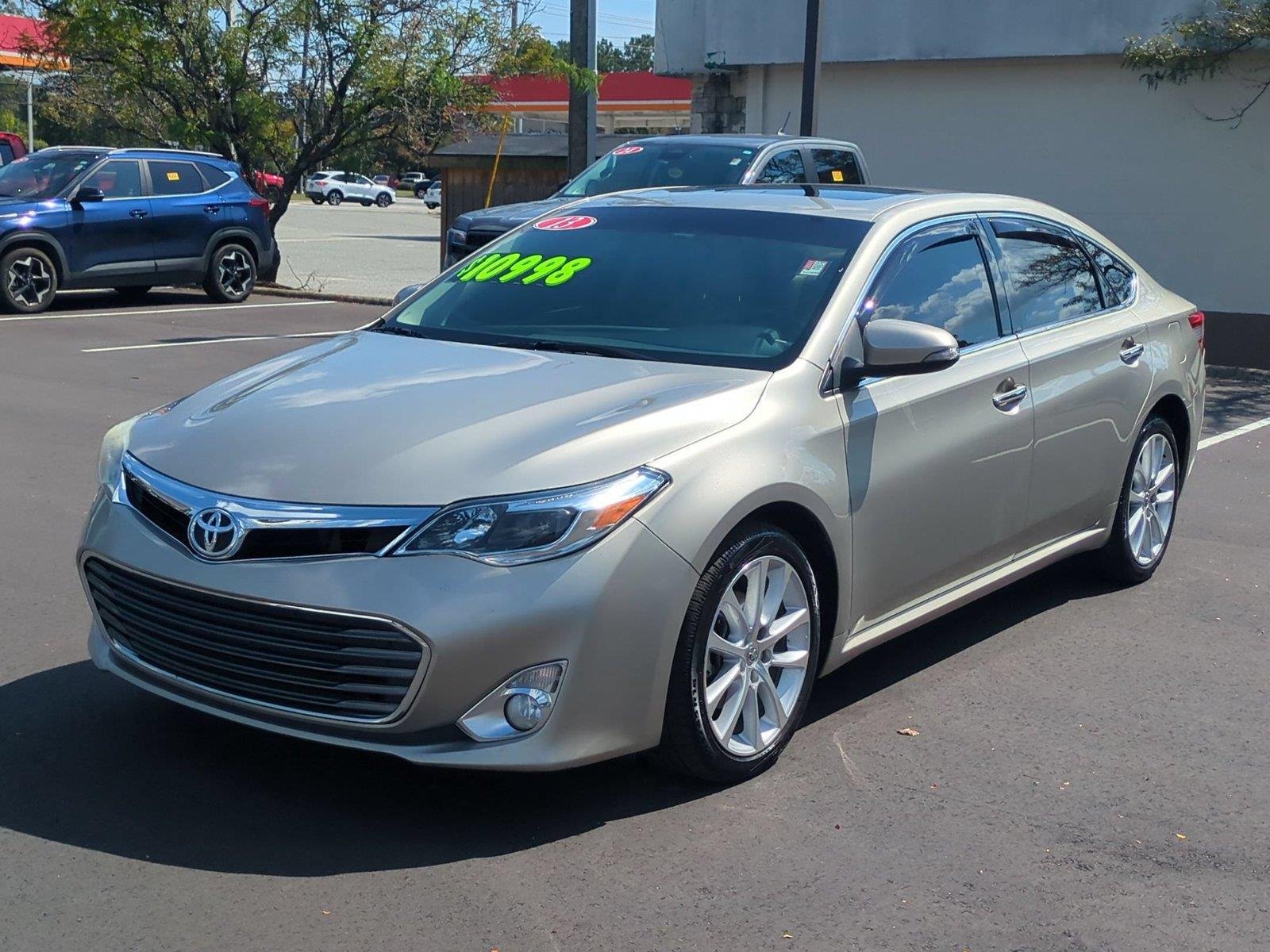 Used 2013  Toyota XLE Touring image 1