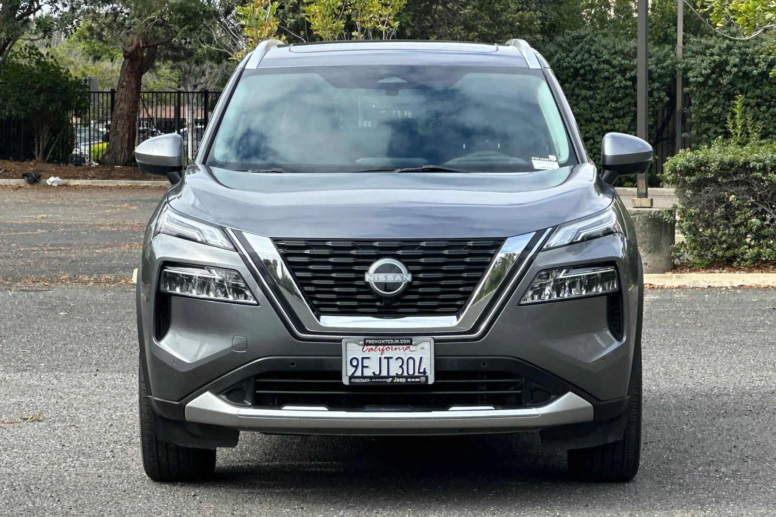 Used 2023 Gray Nissan Platinum image 8